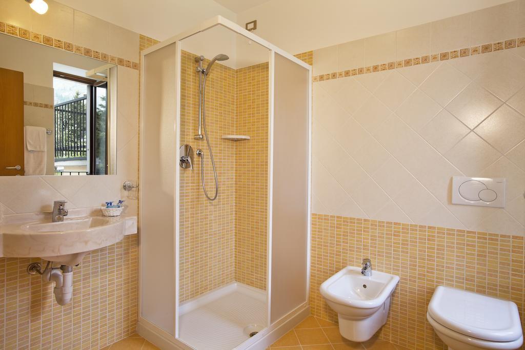 Hotel Ferrari Castione della Presolana Oda fotoğraf